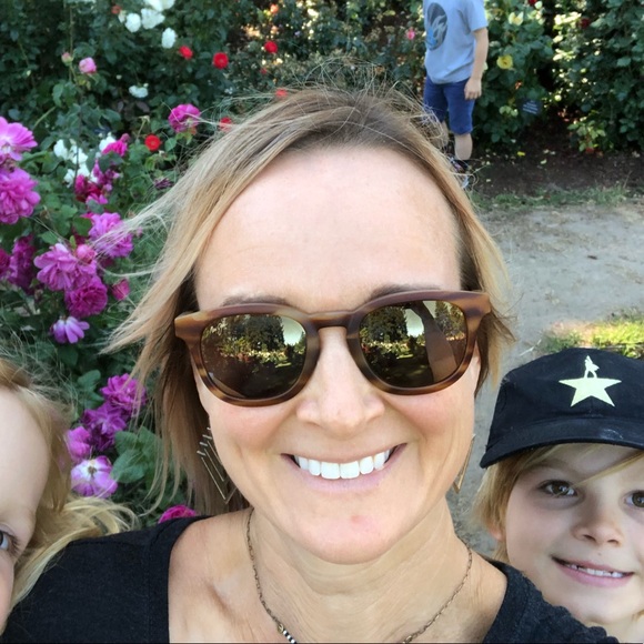 Meet your Posher, Sarah - Picture 1 of 1